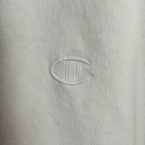 Men’s Champion crewneck - Picture 4 of 4